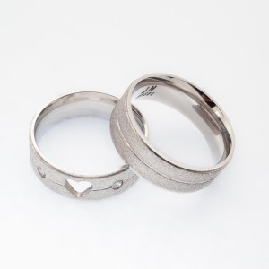 ALIANÇA AÇO QUADRADA 7M.M  DIAMANTADA ANATÔMICA POR DENTRO