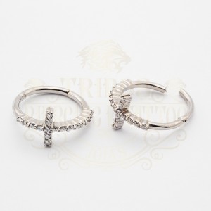 PIERCING ARGOLA CRAVEJADA CRUZ