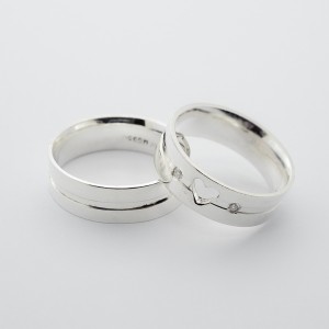 ALIANÇA PRATA QUADRADA 6M.M CORAÇÃO VAZADO ANATÔMICA POR DENTRO