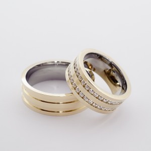 ALIANÇA MOEDA QUADRADA 2 CORTES CRAVEJADOS 8M.M